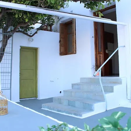 Stardust Of Plaka * Plaka (Milos)