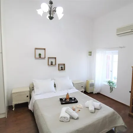 Stardust Of Plaka * Plaka (Milos)